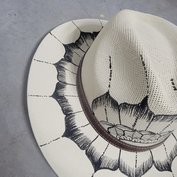 Beautiful Painted hat - Picture 4 of 5